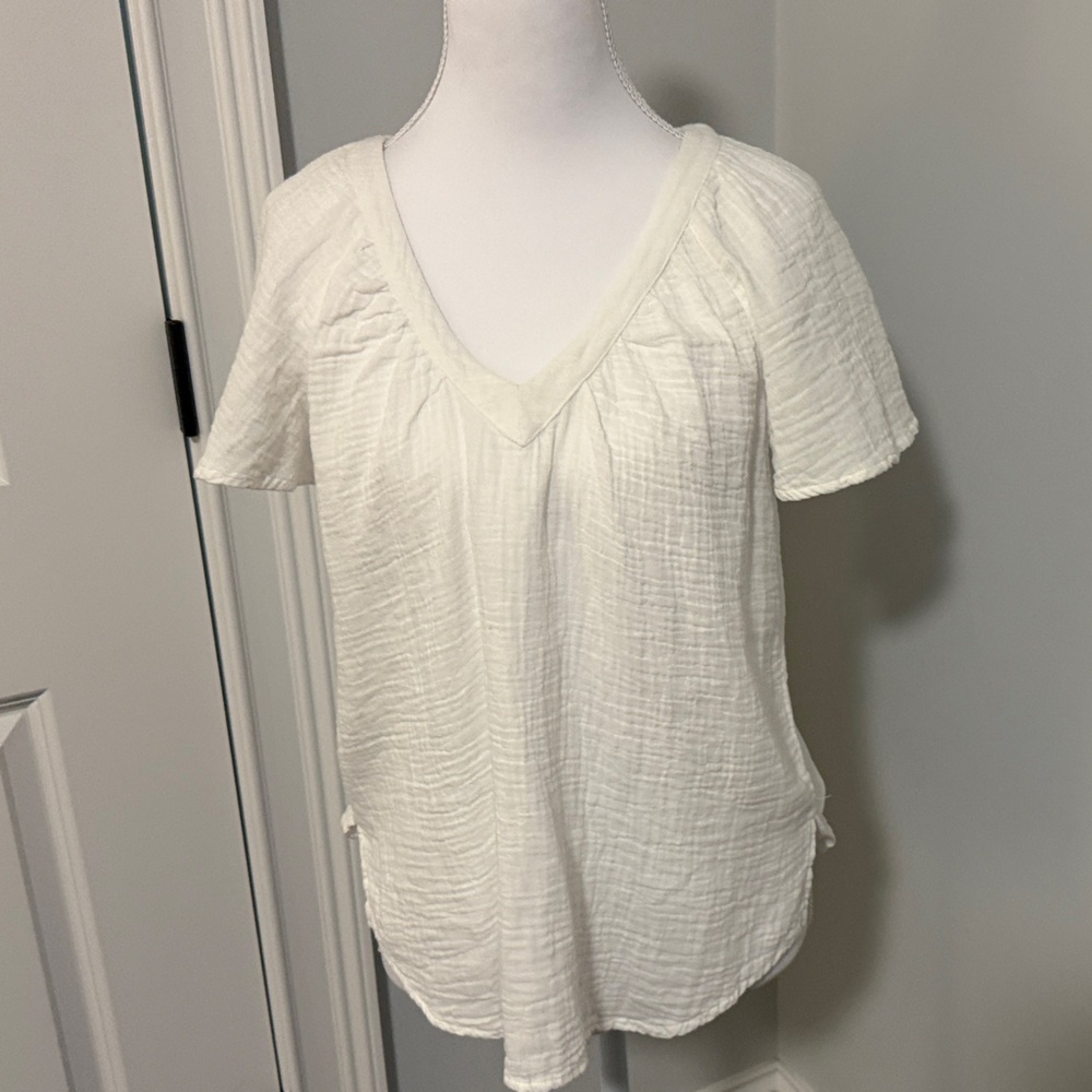 Tommy Bahama Cream Short Sleeve V-Neck Top
